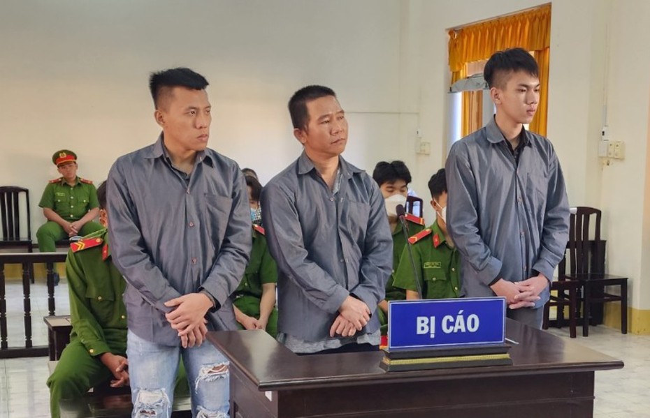 Kiên Giang: Cùng nhau bán ma túy, 3 đối tượng lãnh án gần 24 năm tù