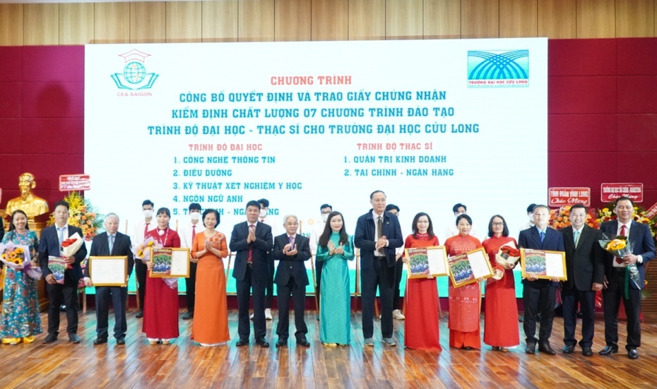 Trường Đại học Cửu Long nhận quyết định đạt chuẩn chất lượng giáo dục