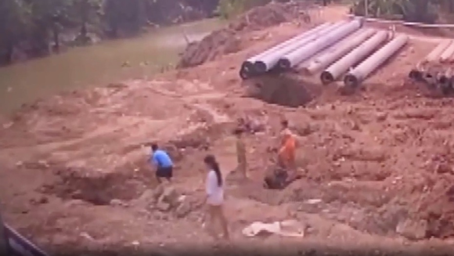 Đồng Tháp: Tập trung nguồn lực tìm bé trai rơi xuống trụ bê tông sâu 35m