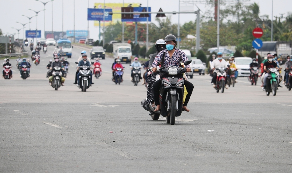 Người dân miền Tây bắt đầu rời quê về thành phố làm việc, mưu sinh