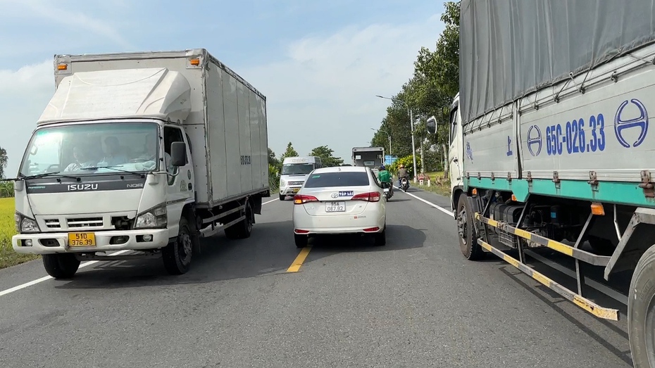 Hậu Giang: Tiềm ẩn tai nạn giao thông từ phương tiện ô tô tập lái