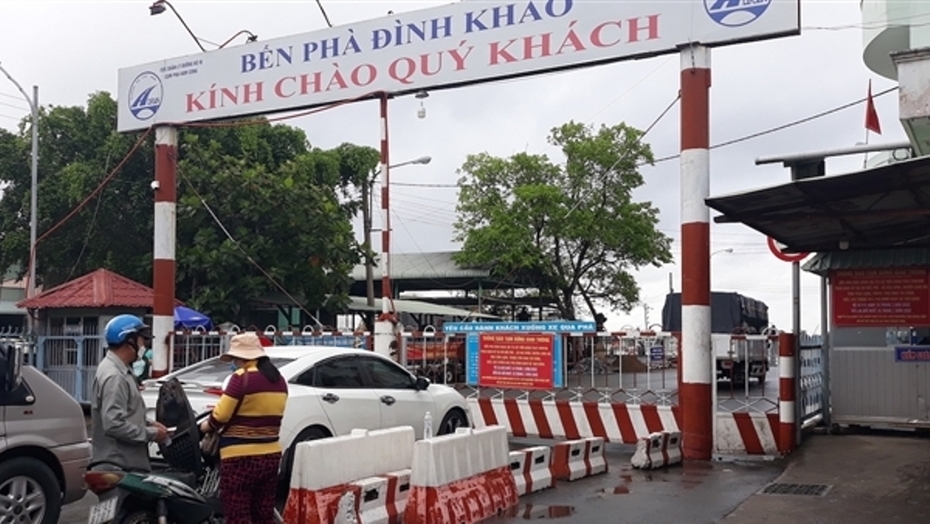 Phà Đình Khao tạm dừng hoạt động để thay phao nổi