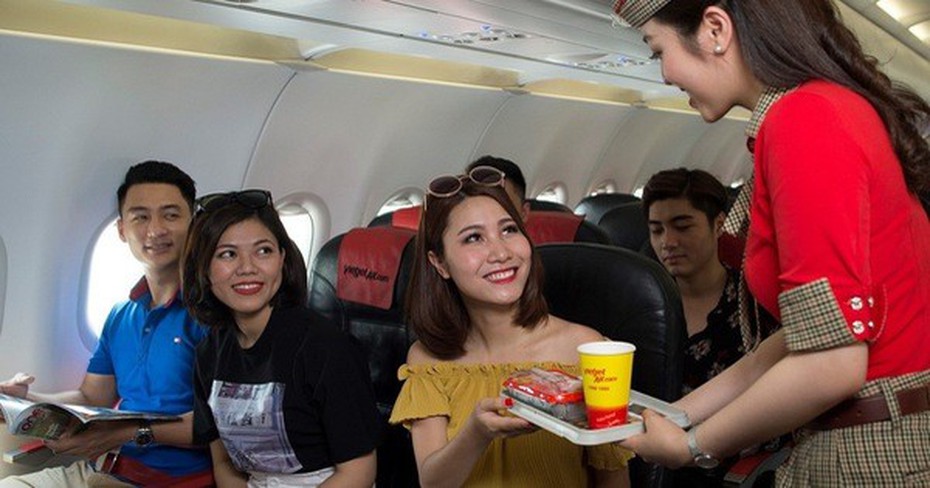 Bán gấu bông và mỳ tôm "trên trời", Vietjet thu hơn 300 tỷ đồng