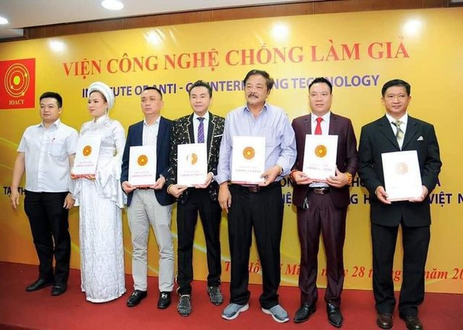 Vì sao "Nữ hoàng văn hóa tâm linh" và Chủ tịch Tân Hiệp Phát từ nhiệm khi vừa nhậm chức ở ban Chống hàng giả?