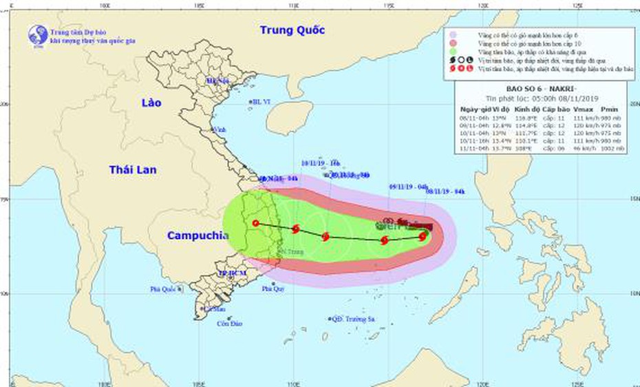 Bão số 6 đang “hoành hành” ngoài Biển Đông, miền Trung có thể phải đón tiếp bão số 7