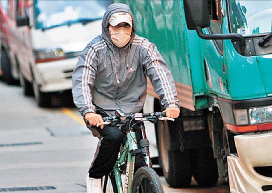 Tỷ phú bất động sản Châu Tinh Trì chỉ đi xe đạp, mặc áo rẻ tiền và mang thức ăn thừa về nhà