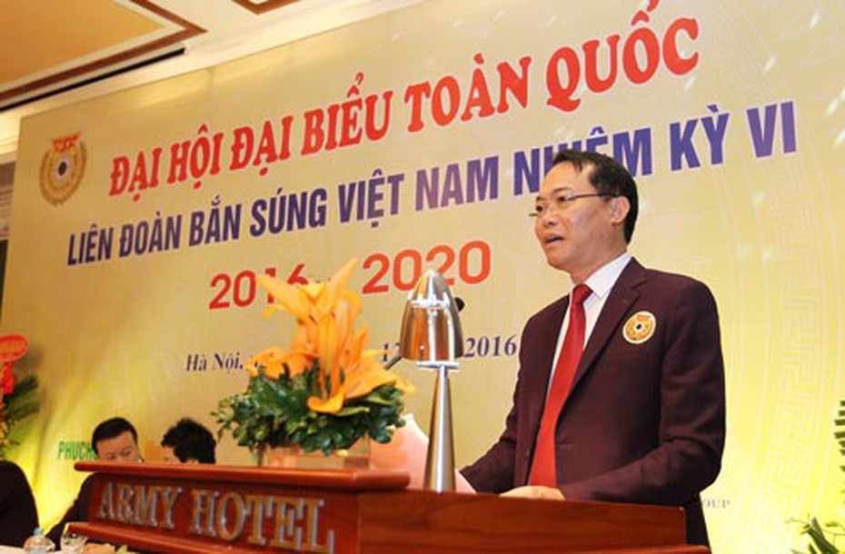 Bố chồng siêu mẫu Ngọc Thạch bán chui cổ phiếu SJS, thu về hơn 100 tỷ đồng
