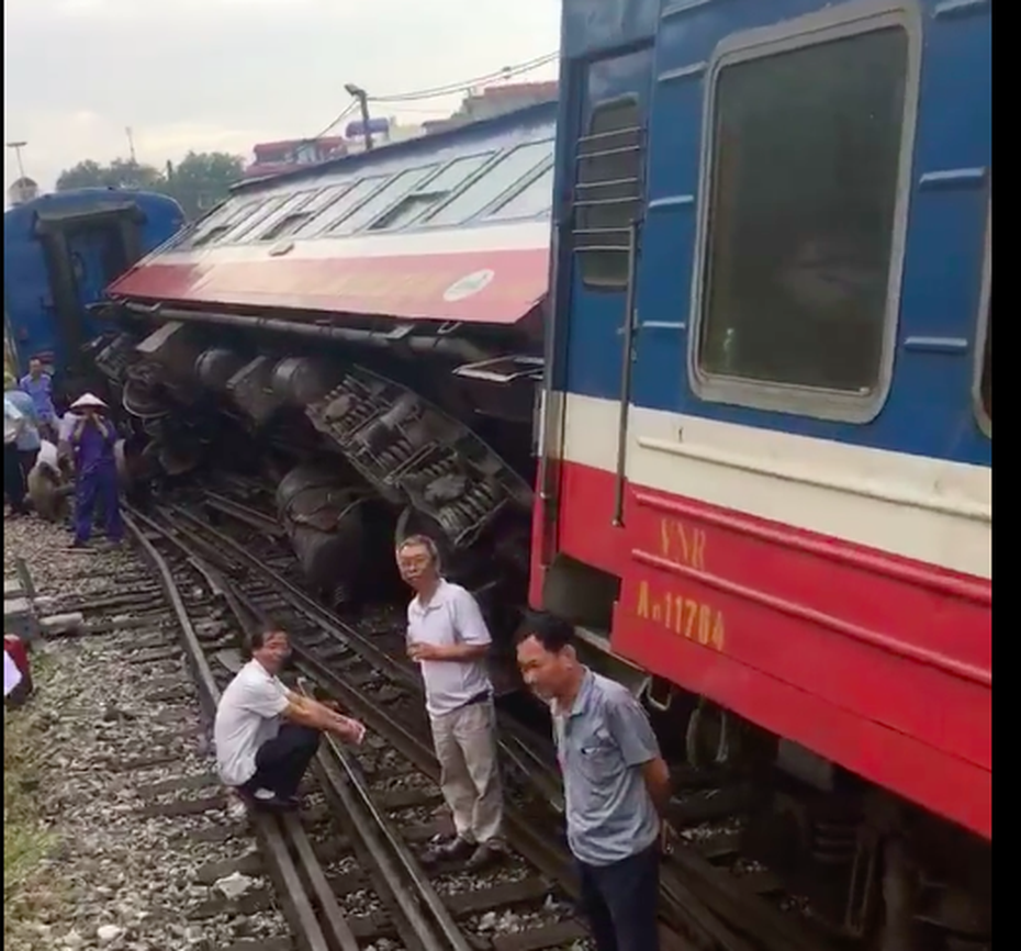Tìm nguyên nhân liên tiếp tàu trượt bánh, nghiêng toa ở ga Yên Viên- Hà Nội