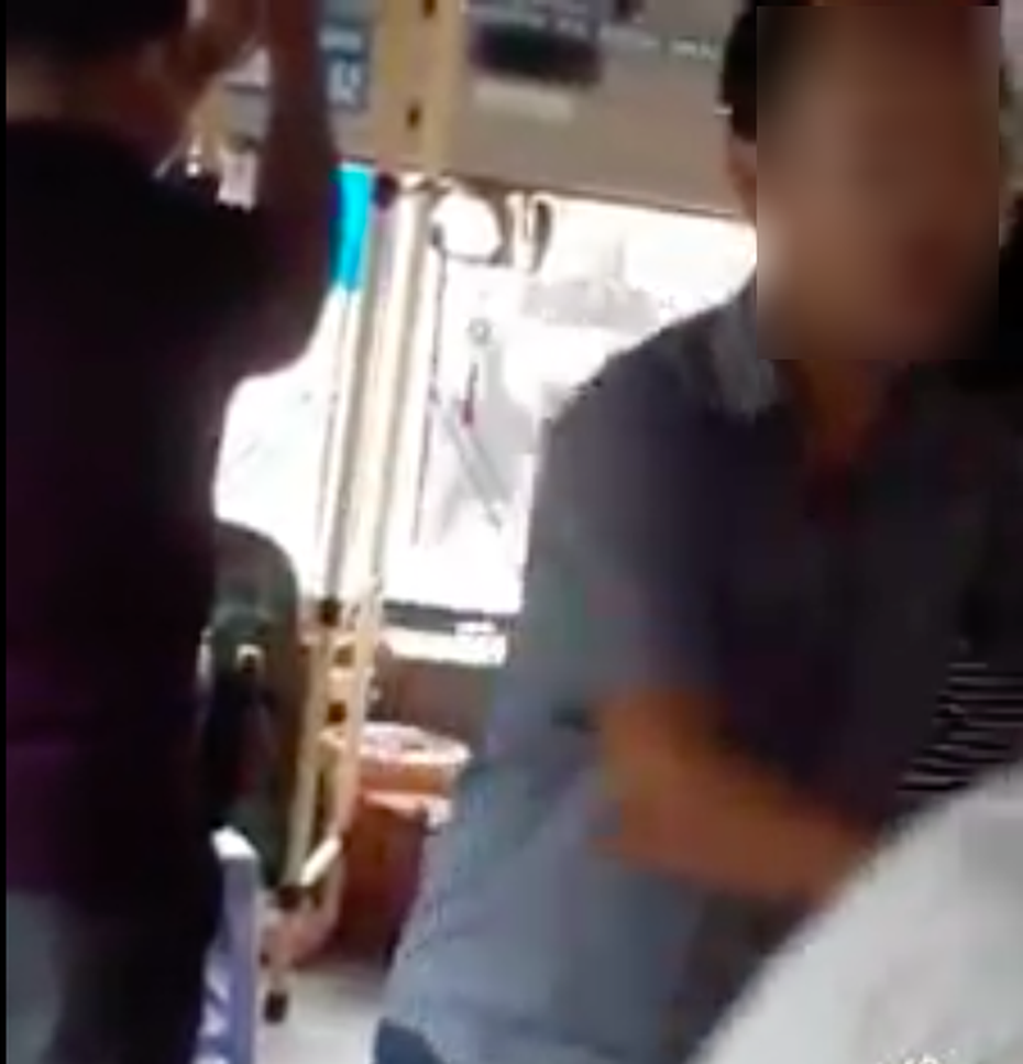 Đình chỉ nhân viên xe buýt văng tục, kẹp cổ, đạp hành khách xuống xe