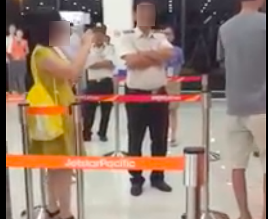 Hãng hàng không lên tiếng khi bị nữ hành khách chửi bới