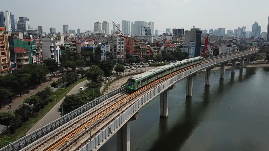 Toàn cảnh 5 đoàn tàu Cát Linh – Hà Đông chạy trên đường ray