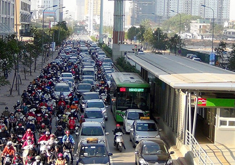 Thường xuyên xảy ra ùn tắc giao thông, tuyến buýt BRT số 2 chưa triển khai