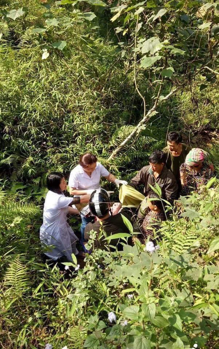 Đỡ đẻ cho thai phụ dưới vực sâu: Kíp bác sĩ được đề nghị khen thưởng đột xuất