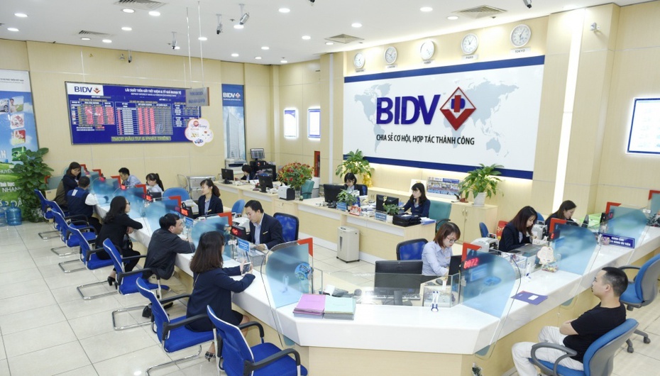 Lãi hơn 11.000 tỷ, Vietcombank vững ngôi quán quân lợi nhuận nhưng lại thua BIDV ở điểm này