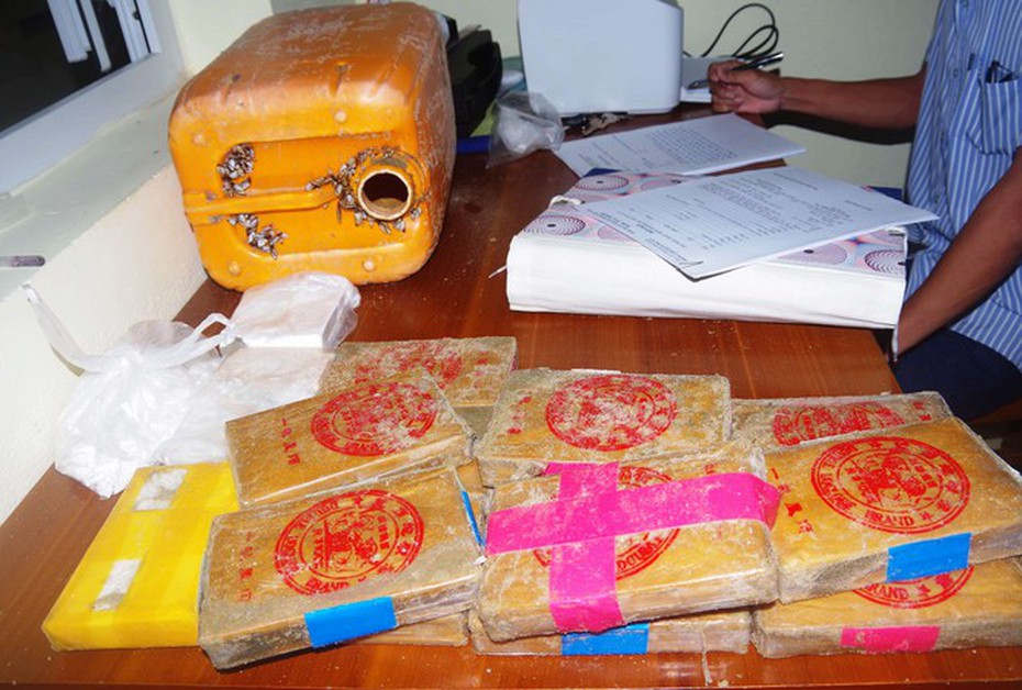 25 bánh heroin dạt vào bờ biển Quảng Nam