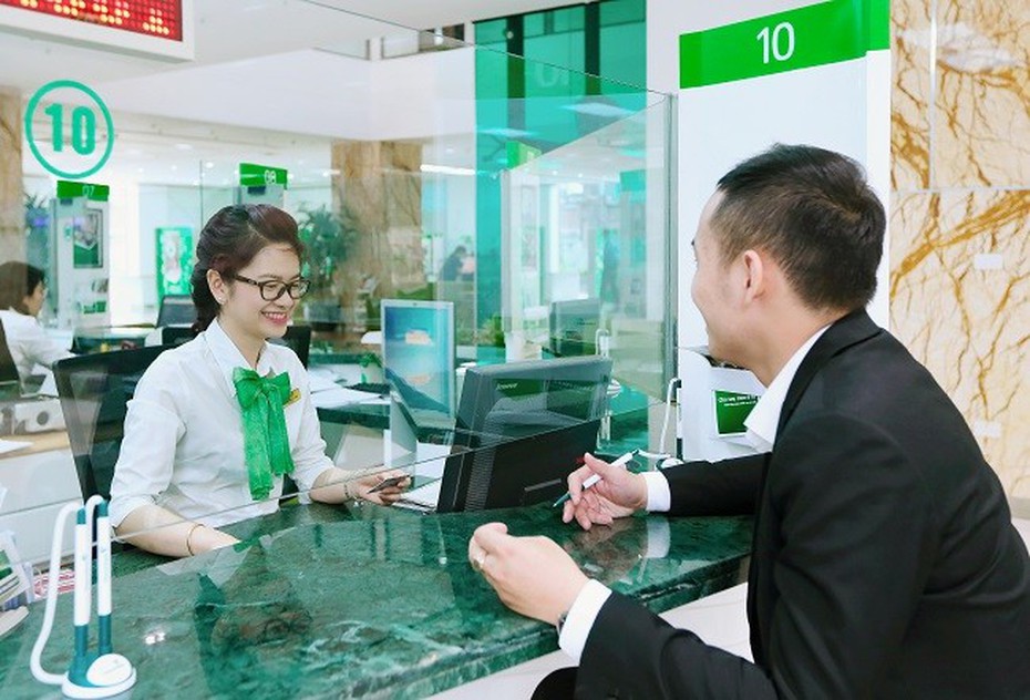 Lợi nhuận giảm 528 tỷ đồng, lương nhân viên ngân hàng Vietcombank vẫn cao ngất ngưởng