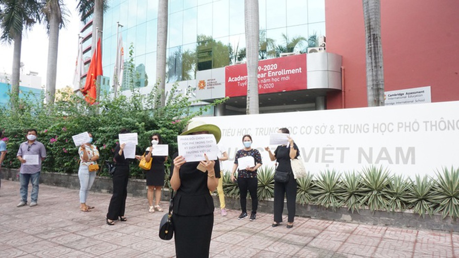 200 phụ huynh phản đối cách tính học phí của trường quốc tế Việt Úc