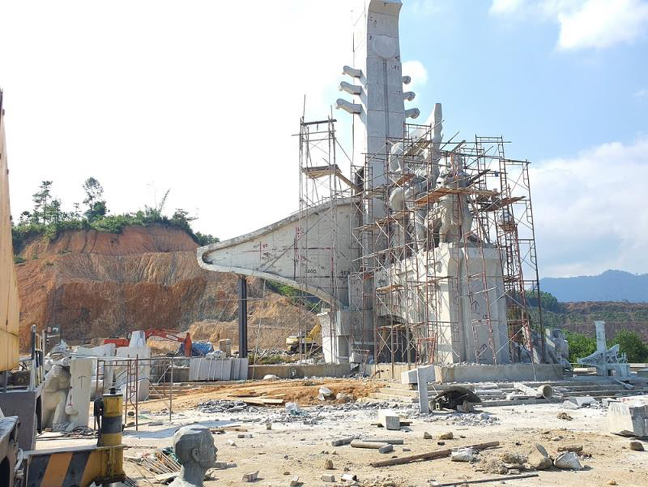 Vụ huyện nghèo xây tượng đài 14 tỷ đồng: Chủ tịch tỉnh Quảng Nam yêu cầu huyện Phước Sơn báo cáo