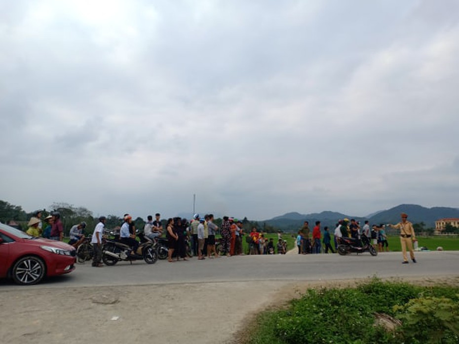 Nóng: Hàng trăm cảnh sát đang vây ráp nhóm đối tượng buôn ma túy ôm súng cố thủ