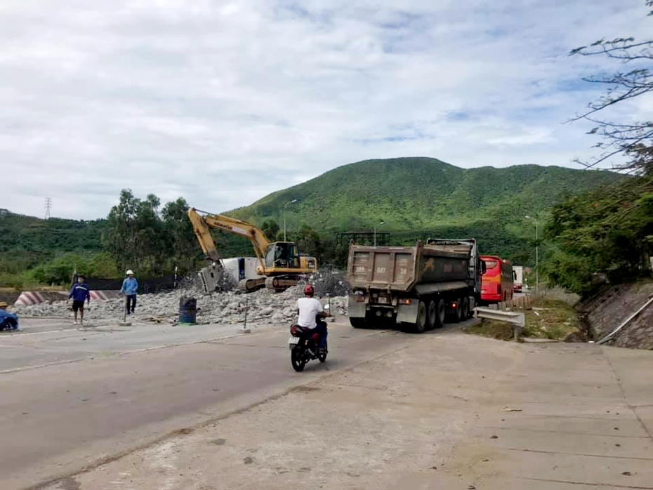 Hà Tĩnh: Tháo dỡ trạm thu phí Đèo Ngang