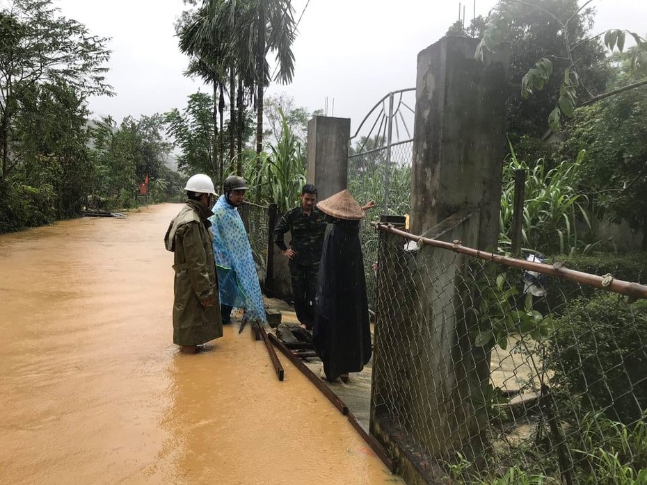 Nguy cơ lũ quét khẩn trương sơ tán người dân miền núi Hà Tĩnh