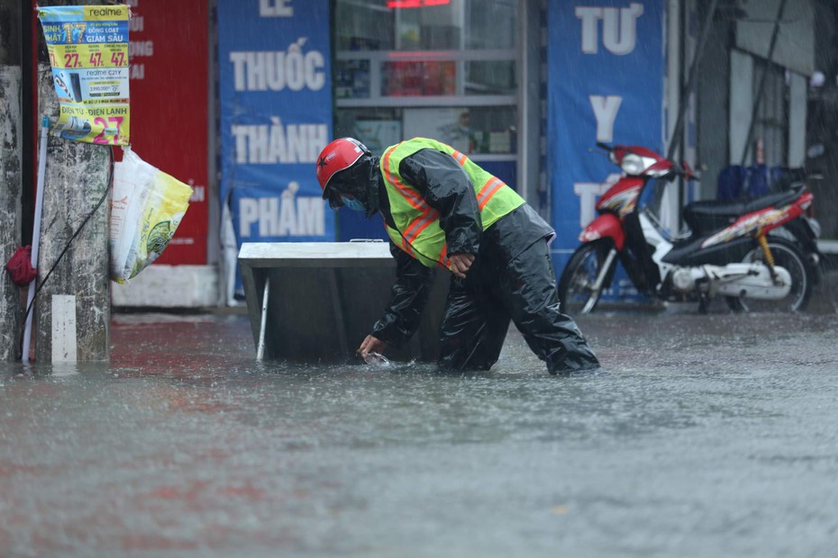 Mưa lớn, nhiều nơi tại Tp.Hà Tĩnh ngập sâu