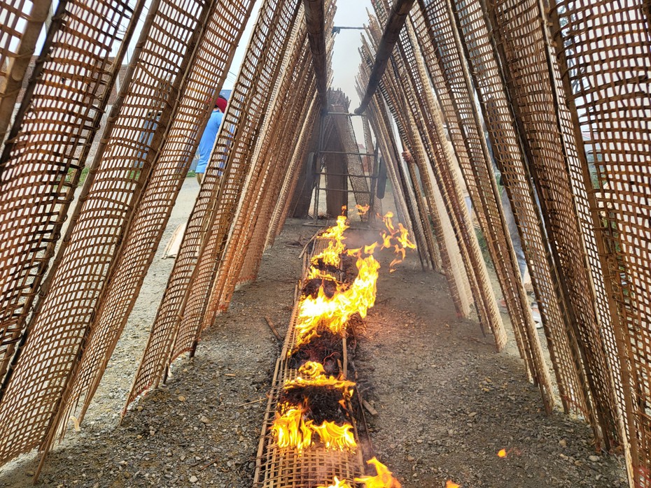 Nhộn nhịp sắc xuân ở “làng không ngủ”