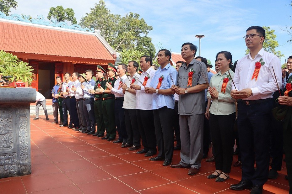 Khánh thành đền thờ anh hùng liệt sĩ tại hồ Kẻ Gỗ