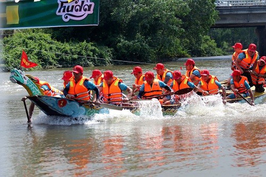 Hà Tĩnh: Náo nức lễ hội đua thuyền trên sông Rào Cái