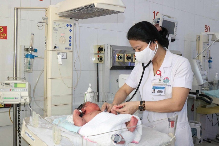 Hà Tĩnh: Mổ đẻ thành công thai nhi nặng hơn 6kg