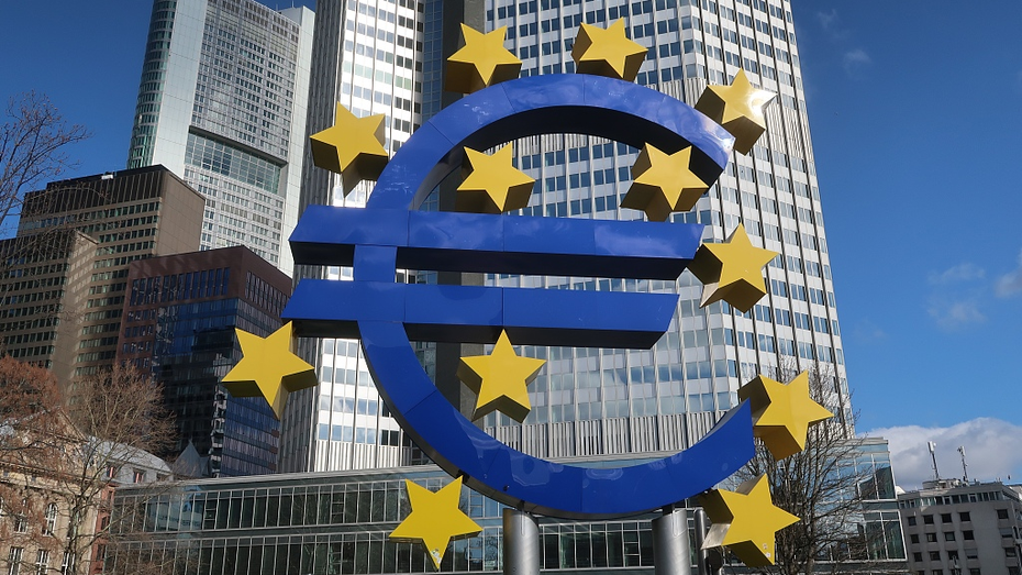 ECB bất ngờ tăng lãi suất lên mức cao chưa từng thấy