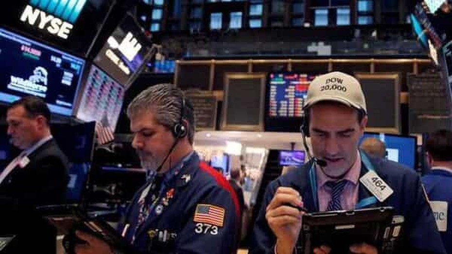 Dow Jones tăng 200 điểm, thị trường chờ đợi tuyên bố lãi suất từ FED