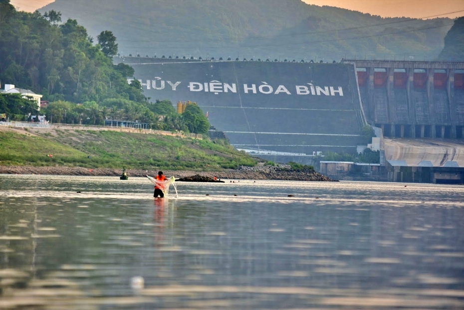 Nhiều thuỷ điện lớn miền Bắc không còn phát điện cầm chừng