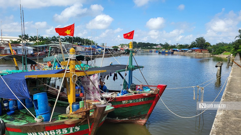 Hải Phòng, Quảng Ninh đồng loạt cấm tàu thuyền ra khơi