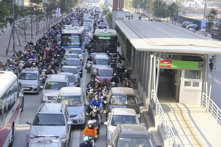 Đầy rẫy sai phạm, BRT nên chạy như xe buýt thường