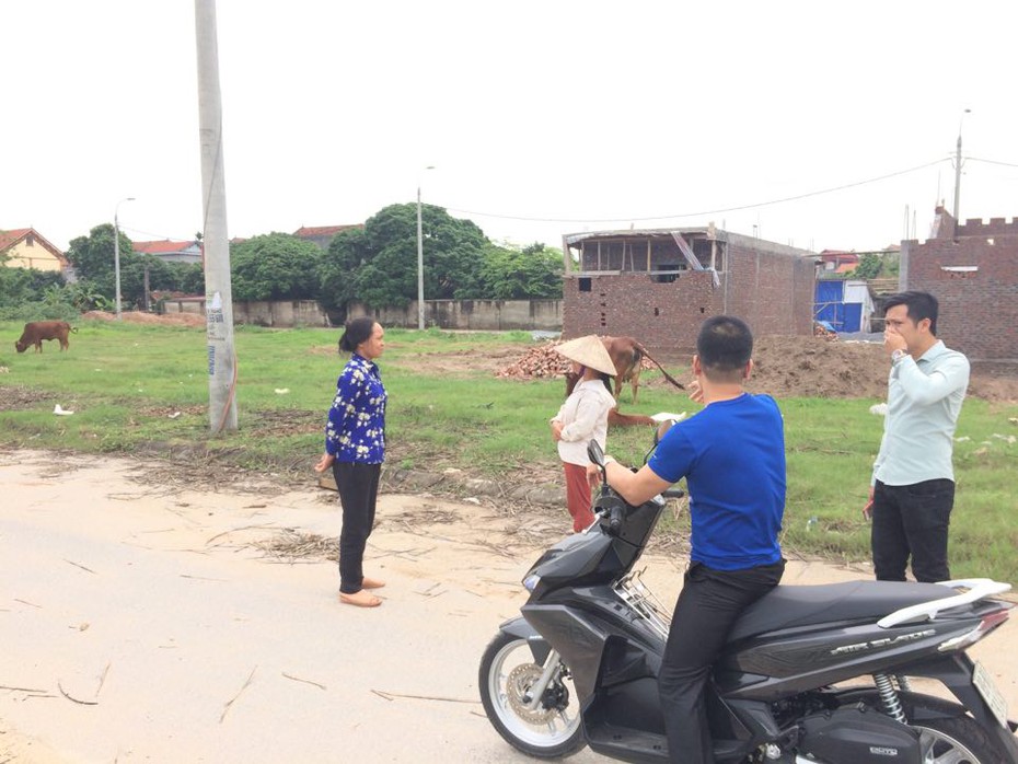 "Tôi bất lực nhìn đàn chó dữ tấn công cháu bé"