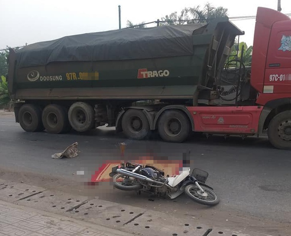 Gây tai nạn chết người, tài xế tiếp tục chở công nhân đi kịp giờ rồi quay lại trình diện