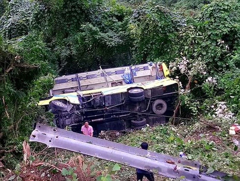 Vụ xe lao xuống đèo Hải Vân: Lái xe có dấu hiệu vượt ẩu, hoàn tất hồ sơ để khởi tố