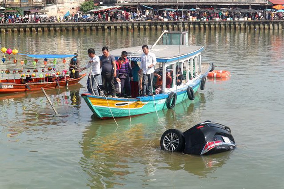 Vụ ô tô lao xuống sông Hoài: Xúc động bức thư gửi người dân Hội An