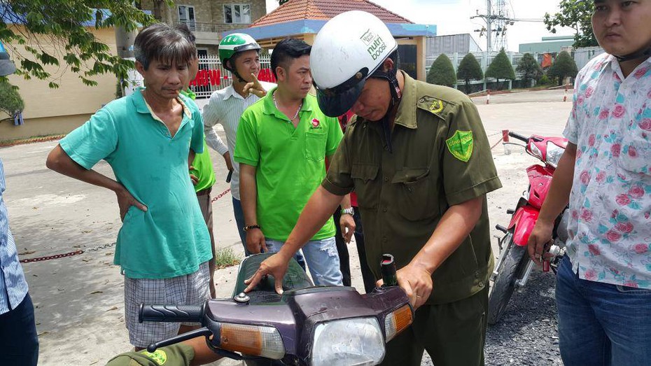 Vây bắt 2 đối tượng tấn công cảnh sát hình sự bằng dao và hơi cay