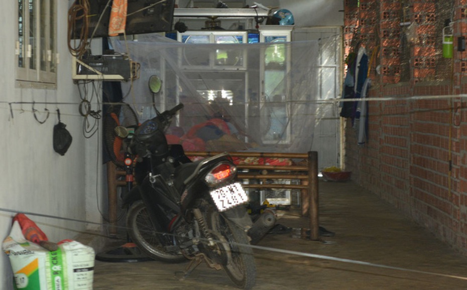 Điều tra vụ người đàn ông chém chết hàng xóm lúc nửa đêm rồi uống thuốc diệt cỏ tự tử