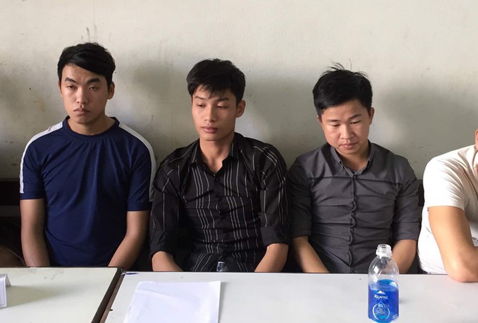 Bạn gái kể bị sàm sỡ, thanh niên gọi đồng đội chuẩn bị hung khí chém người trọng thương