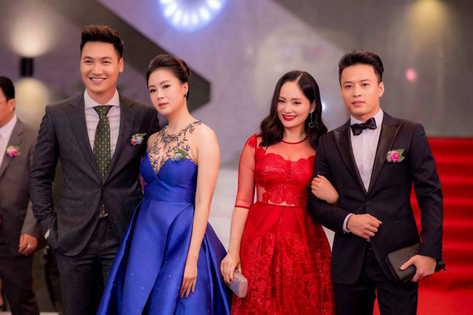 Nhã Phương và nhiều sao Việt khoe sắc trên thảm đỏ VTV Awards 2018