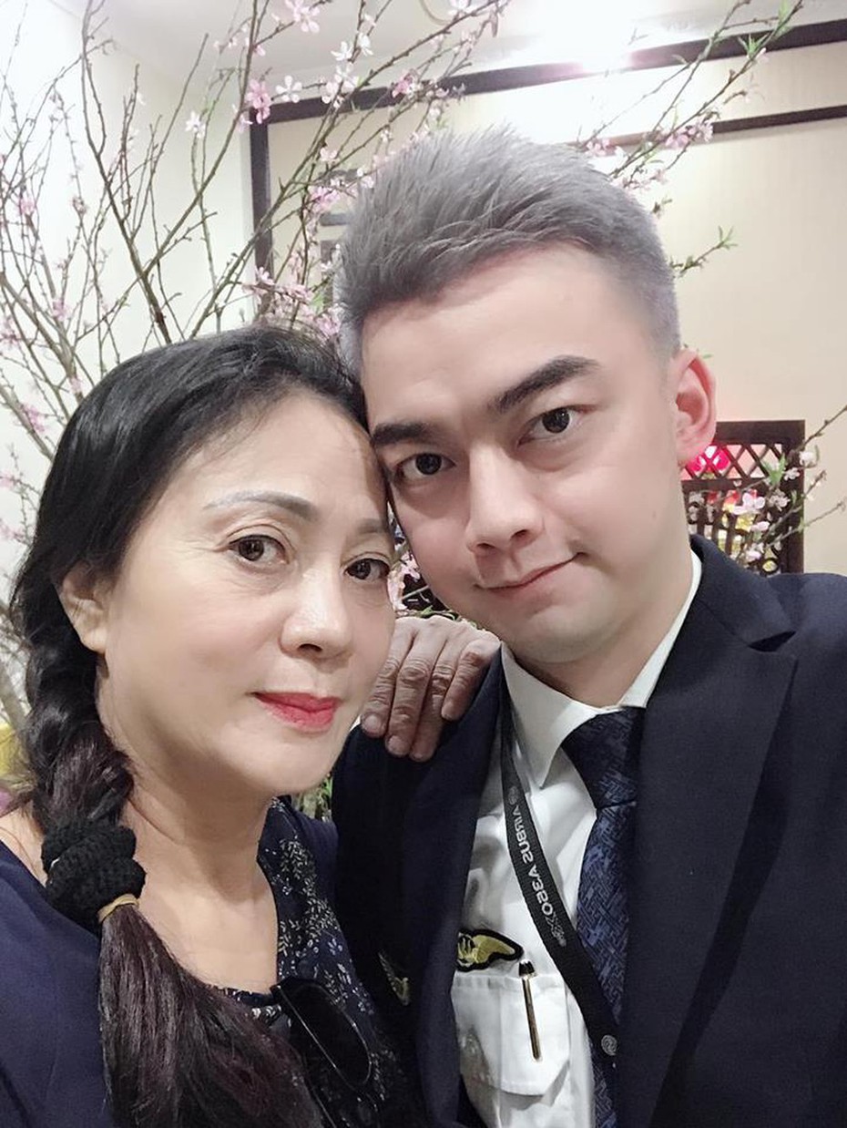 Hà Duy - con trai NSƯT Hương Dung chia sẻ cảm xúc khi lái phi cơ chở U22 Việt Nam về nước
