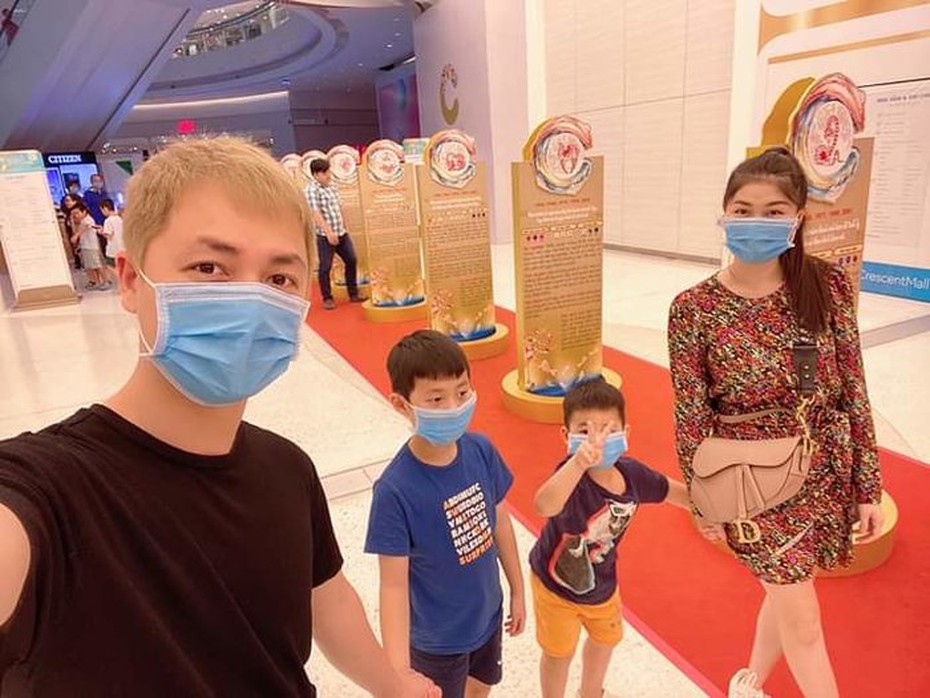 Vợ chồng Đan Trường lo lắng vì con sốt cao 3 ngày, các sao Việt tích cực phòng dịch viêm phổi Corona