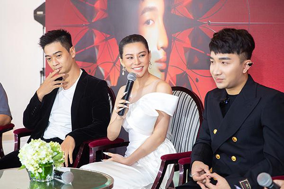 Hoàng Rob: "Chị Bùi Lan Hương xấu tính, hay đòi về giữa trời nắng"
