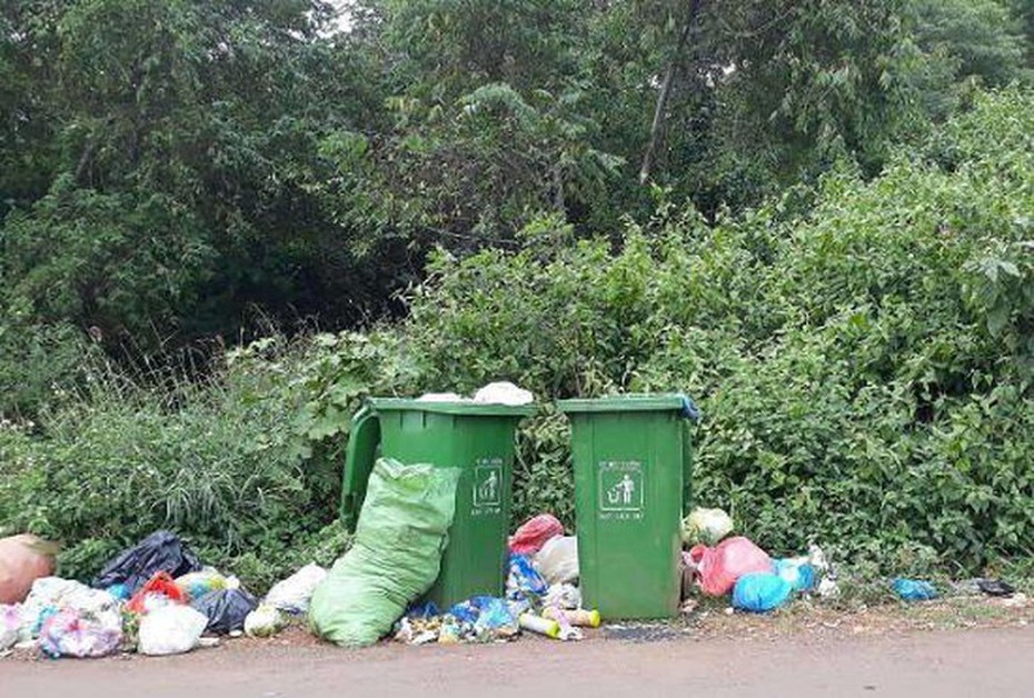 Hà Nội: Bàng hoàng phát hiện thi thể cháu bé mới sinh trong thùng rác