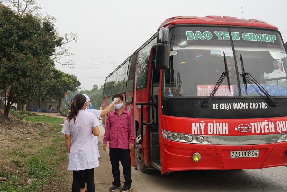 Thắt chặt việc kiểm soát dịch covid-19, Tuyên Quang tổ chức đo thân nhiệt toàn bộ người dân vào thành phố