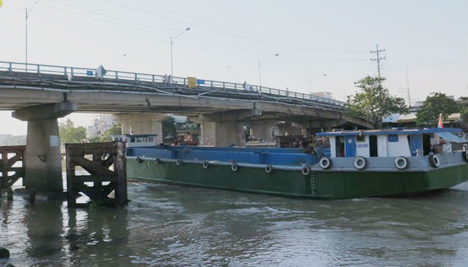 Tạm giam nam thanh niên siết cổ, phi tang xác chủ nợ xuống sông