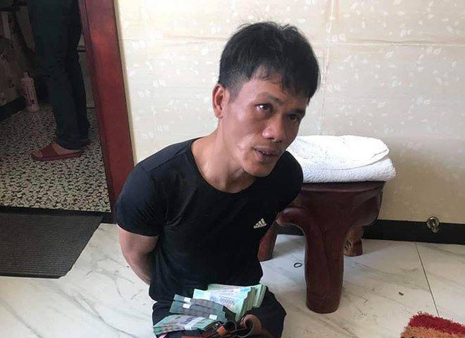 Vụ mất trộm hơn 8 tỷ đồng ở Vĩnh Long: 2 đối tượng bị truy nã ra đầu thú